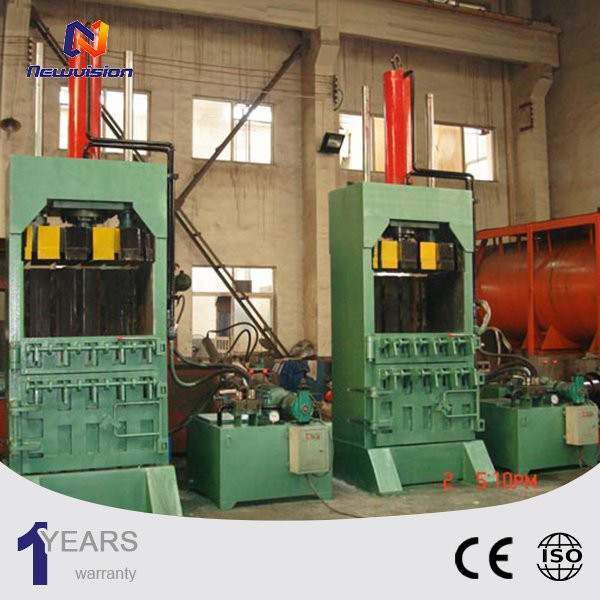 Pressa per balle non metalliche di tipo push-out
