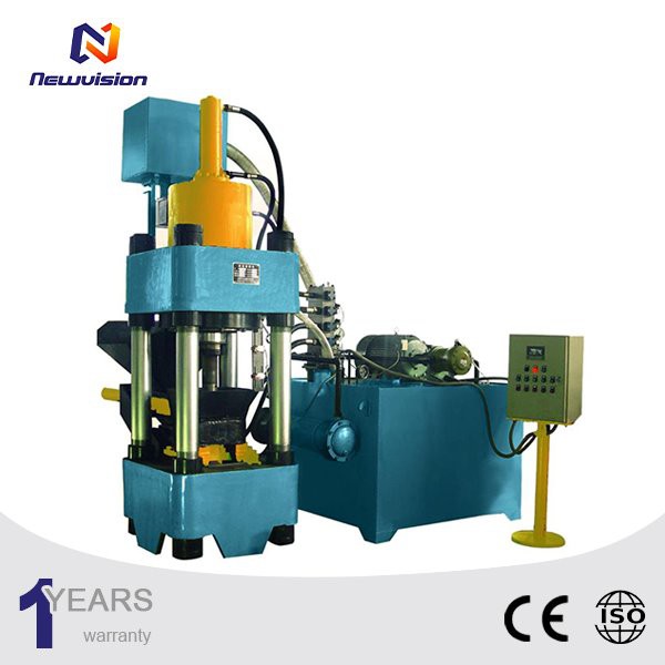 Macchina per bricchettatura di rottami metallici