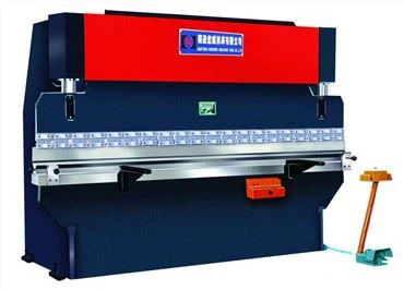 Piegatrice idraulica automatica